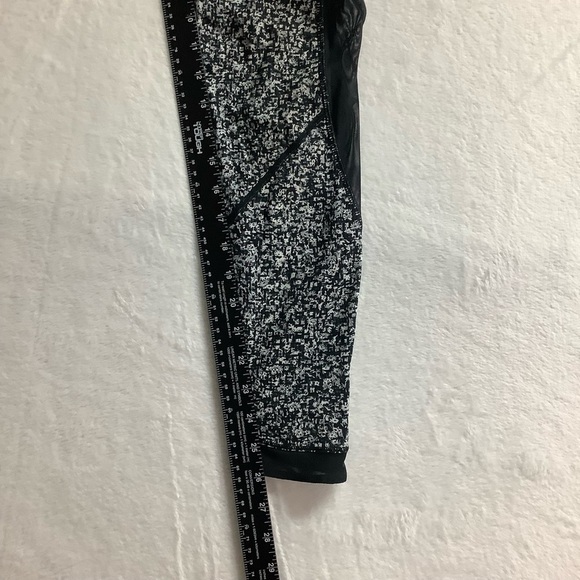 Lululemon Sole Training 7/8 Tight Daisy Dust Alpine White Black / Black Sz 6 - Picture 8 of 10